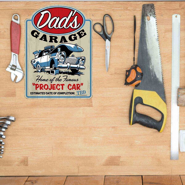 Cartel Troquelado - DAD’S GARAGE HOME OF THE PROJECT CAR
